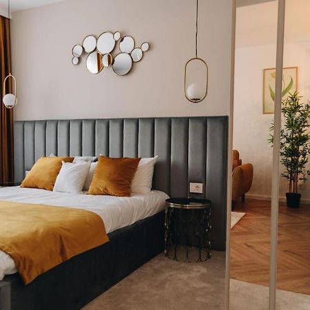 Tulip Apartment Oradea Extérieur photo