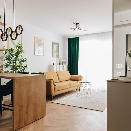 Tulip Apartment Oradea Extérieur photo