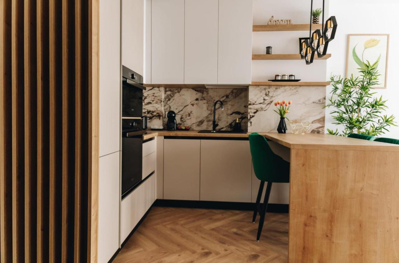 Tulip Apartment Oradea Extérieur photo