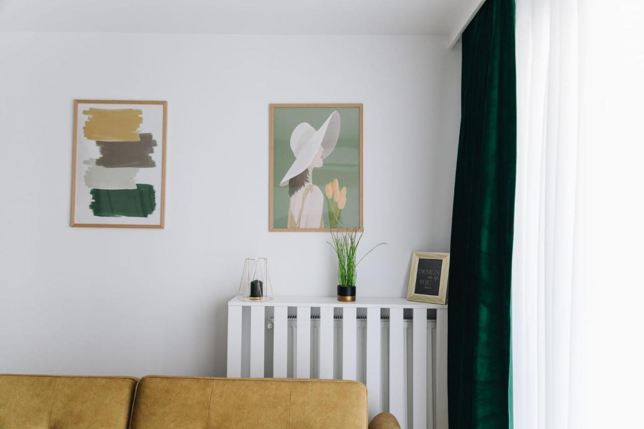 Tulip Apartment Oradea Extérieur photo