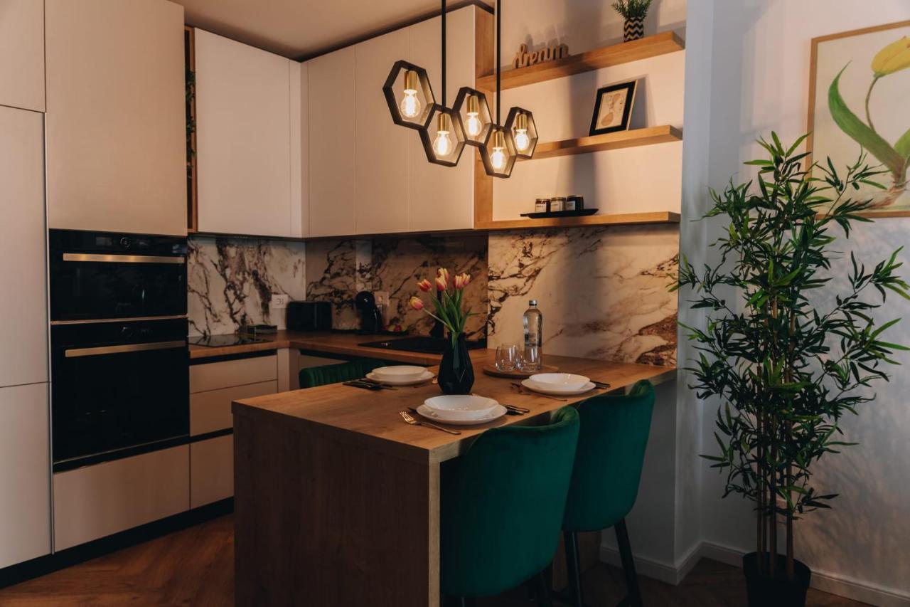 Tulip Apartment Oradea Extérieur photo