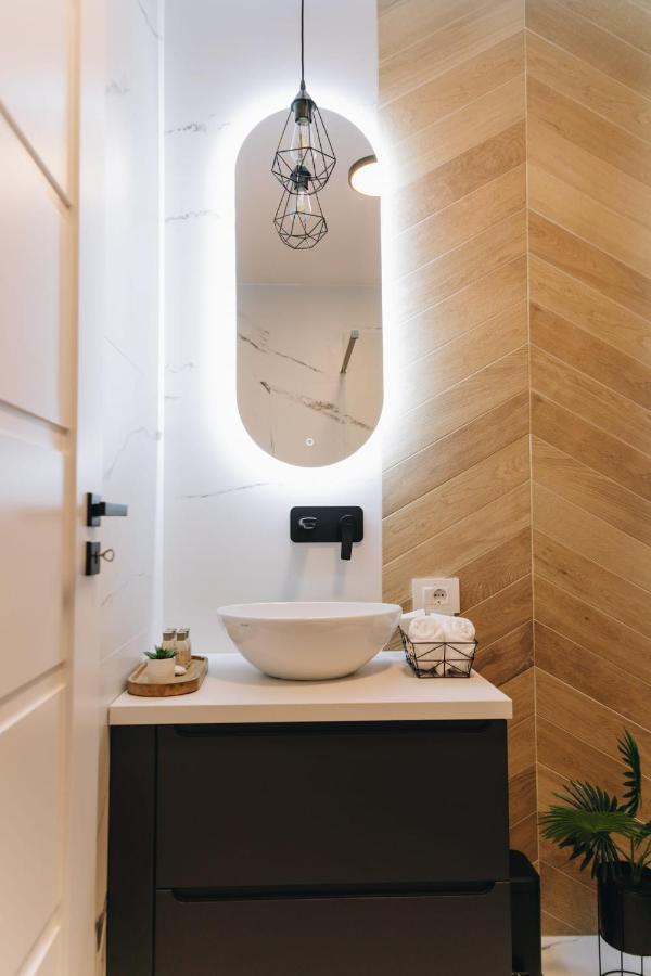 Tulip Apartment Oradea Extérieur photo