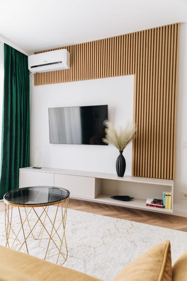 Tulip Apartment Oradea Extérieur photo