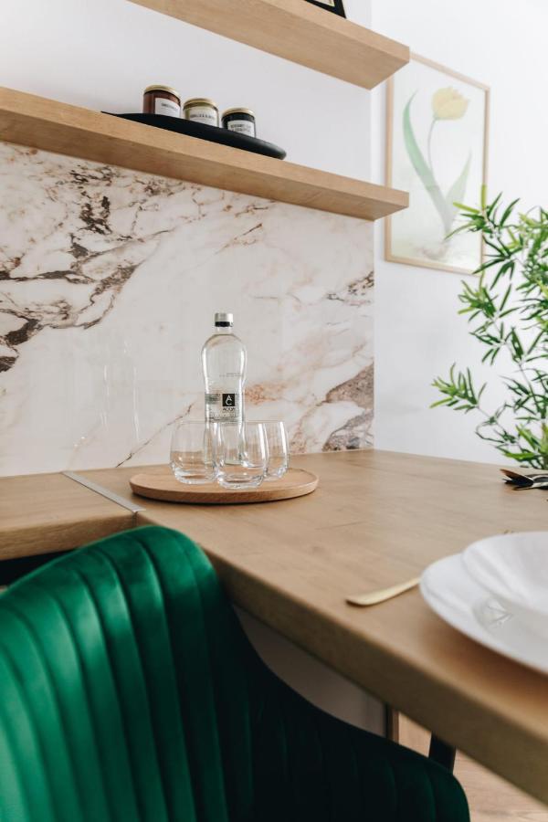 Tulip Apartment Oradea Extérieur photo