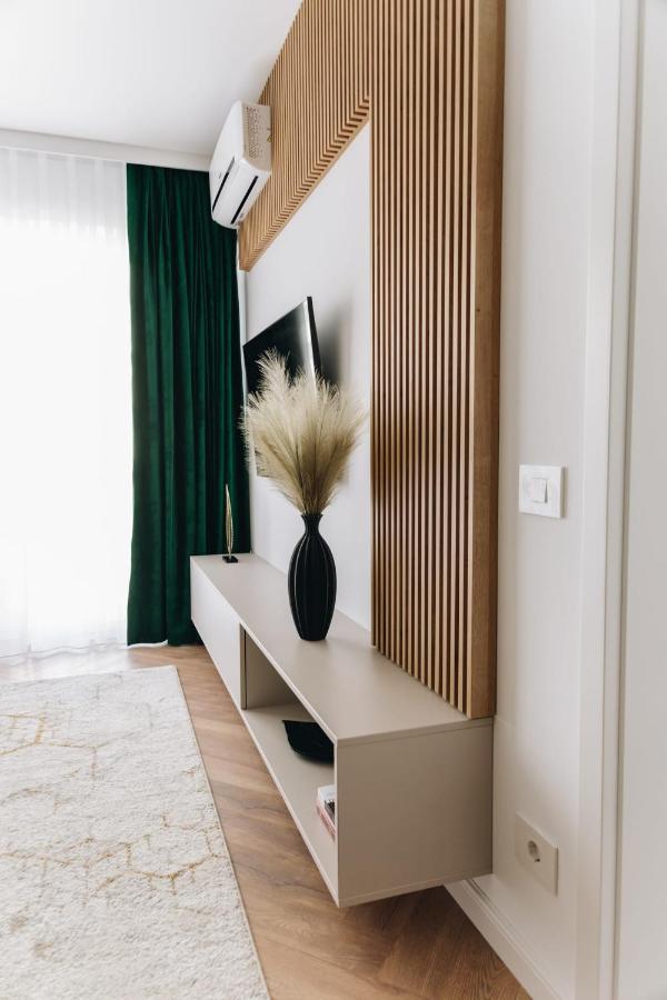 Tulip Apartment Oradea Extérieur photo