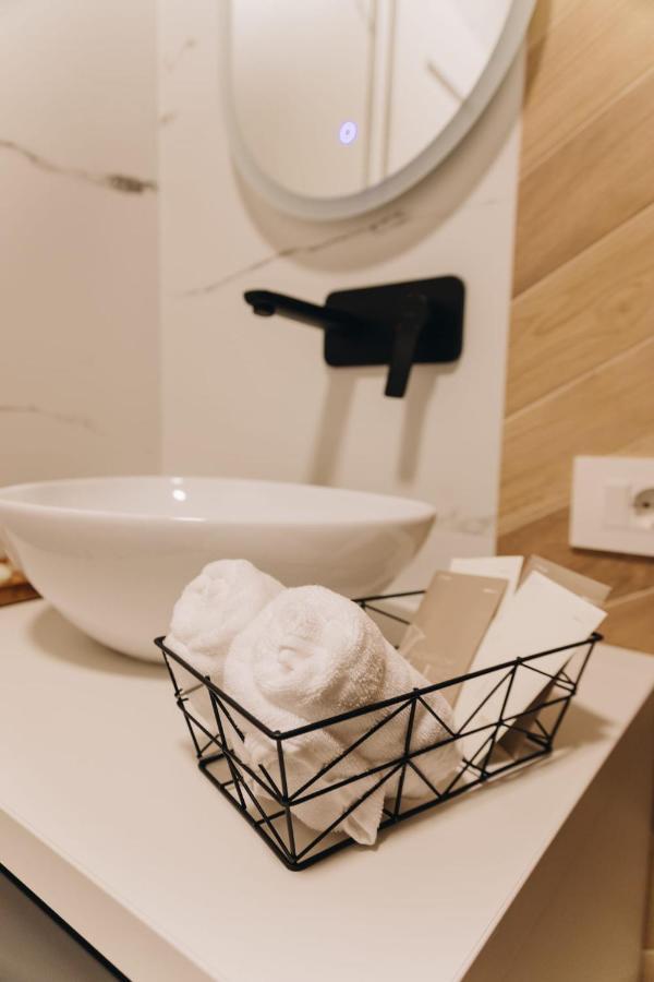 Tulip Apartment Oradea Extérieur photo